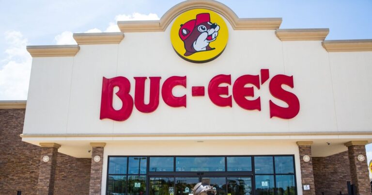 Does Buc-ee’s Take Apple Pay? [Yes, Here Is Details]
