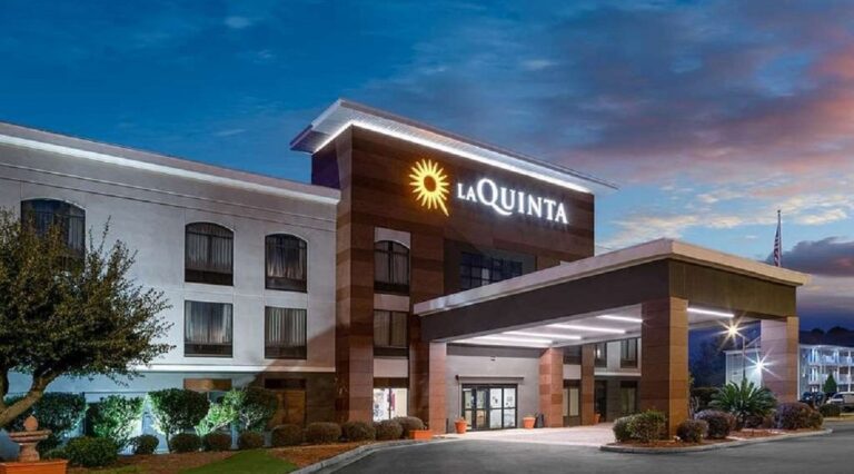 La Quinta Breakfast Hours and Menu [Updated in 2025]